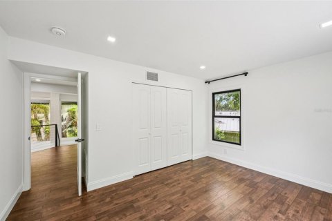 House in Sarasota, Florida 4 bedrooms, 288.37 sq.m. № 1905739 - photo 25