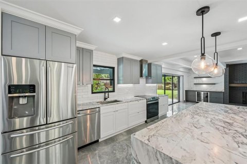 House in Sarasota, Florida 4 bedrooms, 288.37 sq.m. № 1905739 - photo 10