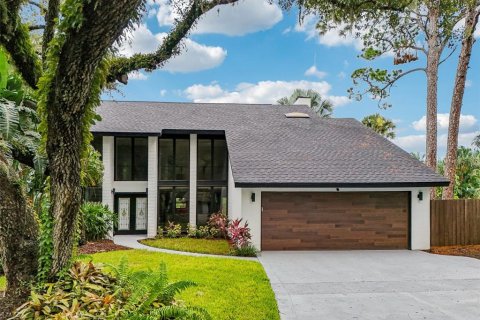 House in Sarasota, Florida 4 bedrooms, 288.37 sq.m. № 1905739 - photo 1