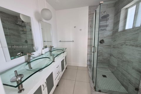 House in Miami, Florida 3 bedrooms, 229.28 sq.m. № 2038252 - photo 5