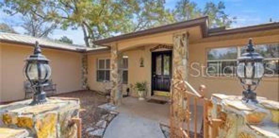 House in Yankeetown, Florida 3 bedrooms, 323.95 sq.m. № 2151341