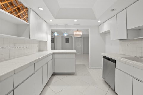 Купить кондоминиум в Дорал, Флорида 2 спальни, 137.03м2, № 1838677 - фото 6