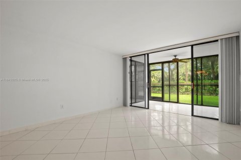 Купить кондоминиум в Дорал, Флорида 2 спальни, 137.03м2, № 1838677 - фото 9
