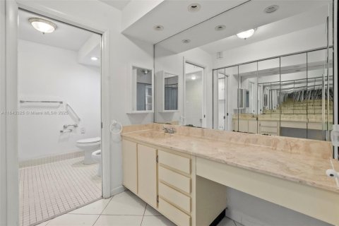 Купить кондоминиум в Дорал, Флорида 2 спальни, 137.03м2, № 1838677 - фото 10