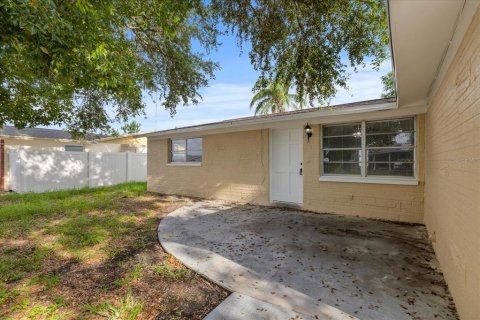 House in Holiday, Florida 4 bedrooms, 113.9 sq.m. № 1844956 - photo 27