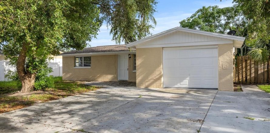 House in Holiday, Florida 4 bedrooms, 113.9 sq.m. № 1844956