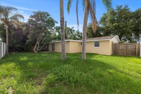 House in Holiday, Florida 4 bedrooms, 113.9 sq.m. № 1844956 - photo 22