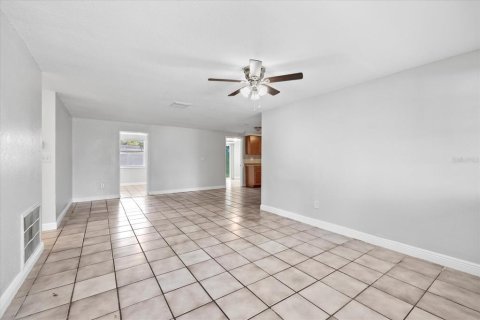 House in Holiday, Florida 4 bedrooms, 113.9 sq.m. № 1844956 - photo 17