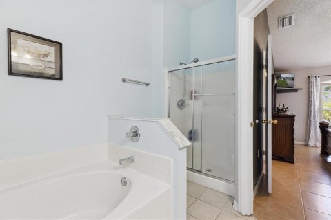 House in Palm Bay, Florida 3 bedrooms, 135.27 sq.m. № 1795505 - photo 21