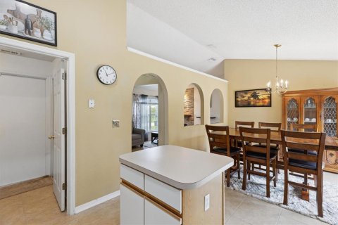 House in Palm Bay, Florida 3 bedrooms, 135.27 sq.m. № 1795505 - photo 18