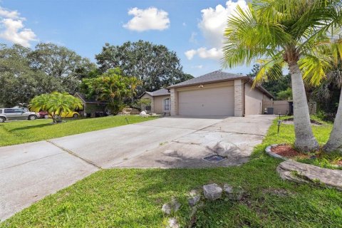 House in Palm Bay, Florida 3 bedrooms, 135.27 sq.m. № 1795505 - photo 4