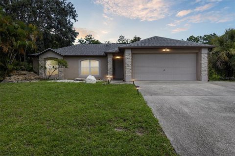 House in Palm Bay, Florida 3 bedrooms, 135.27 sq.m. № 1795505 - photo 2