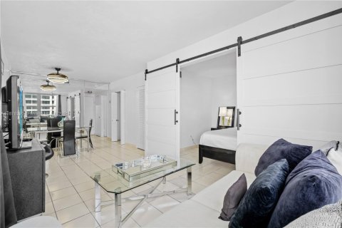 Copropriété à louer à Miami Beach, Floride: 1 chambre, 55.74 m2 № 1980943 - photo 11