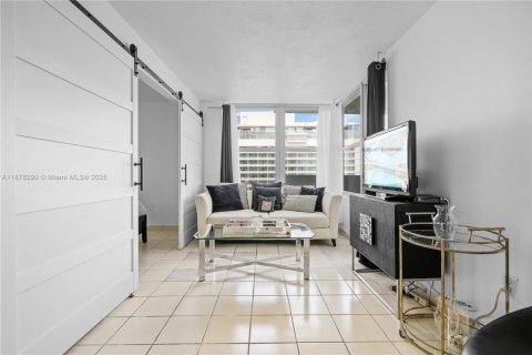 Copropriété à louer à Miami Beach, Floride: 1 chambre, 55.74 m2 № 1980943 - photo 8