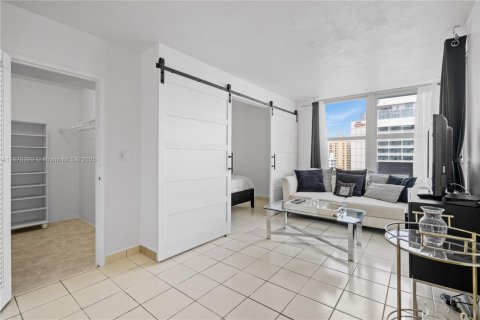 Copropriété à louer à Miami Beach, Floride: 1 chambre, 55.74 m2 № 1980943 - photo 15