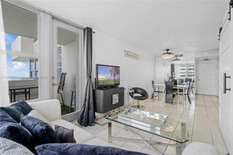 Copropriété à louer à Miami Beach, Floride: 1 chambre, 55.74 m2 № 1980943 - photo 12