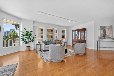 Condominio en alquiler en Saint Petersburg, Florida, 2 dormitorios, 241.55 m2 № 2103339 - foto 5
