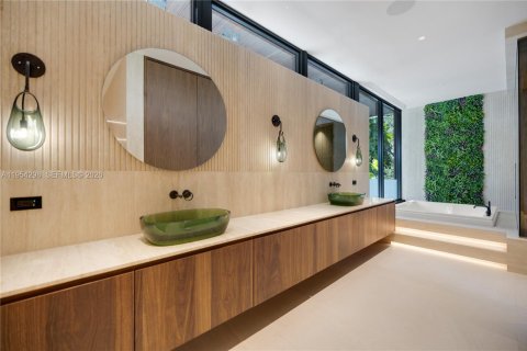 Купить виллу или дом в Майами, Флорида 6 спален, 993.03м2, № 2028504 - фото 13