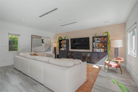 Casa en venta en Pinecrest, Florida, 4 dormitorios, 268.86 m2 № 2382781 - foto 13