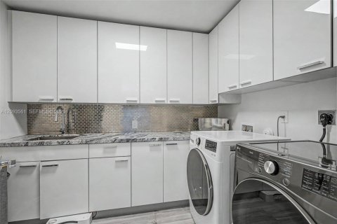 Casa en venta en Pinecrest, Florida, 4 dormitorios, 268.86 m2 № 2382781 - foto 23