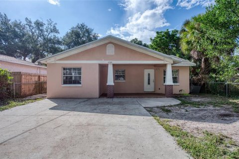 House in Tampa, Florida 2 bedrooms, 120.77 sq.m. № 2371939