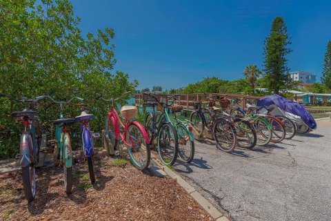Condo in Saint Petersburg, Florida, 1 bedroom  № 2122182 - photo 28
