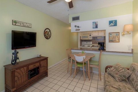 Condo in Saint Petersburg, Florida, 1 bedroom  № 2122182 - photo 8