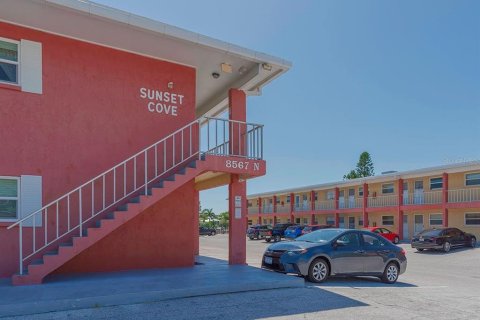 Condo in Saint Petersburg, Florida, 1 bedroom  № 2122182 - photo 2