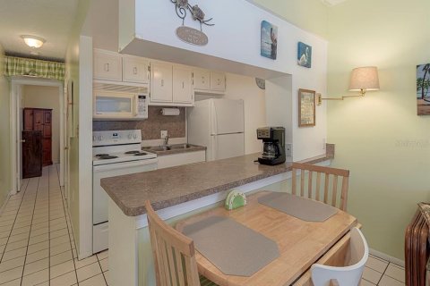 Condo in Saint Petersburg, Florida, 1 bedroom  № 2122182 - photo 12