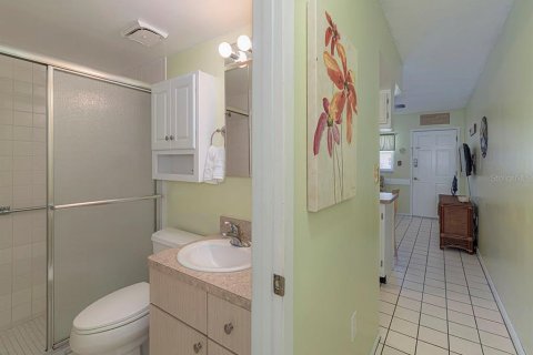 Condo in Saint Petersburg, Florida, 1 bedroom  № 2122182 - photo 23