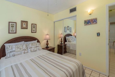 Condo in Saint Petersburg, Florida, 1 bedroom  № 2122182 - photo 20