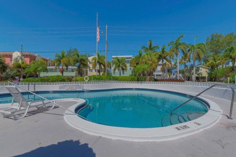 Condo in Saint Petersburg, Florida, 1 bedroom  № 2122182 - photo 25