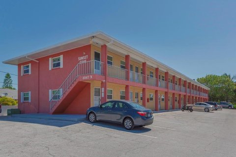 Condo in Saint Petersburg, Florida, 1 bedroom  № 2122182 - photo 3