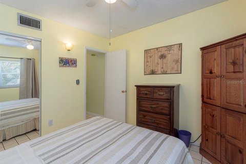 Condo in Saint Petersburg, Florida, 1 bedroom  № 2122182 - photo 21