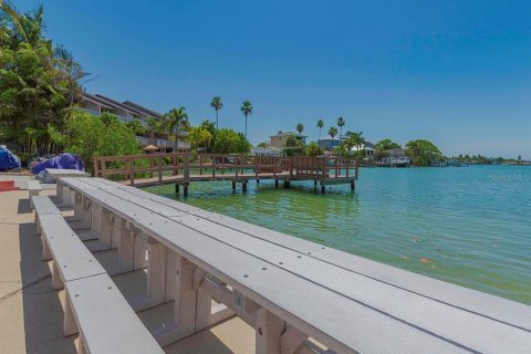 Condo in Saint Petersburg, Florida, 1 bedroom  № 2122182 - photo 30