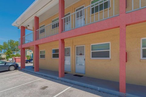 Condo in Saint Petersburg, Florida, 1 bedroom  № 2122182 - photo 5