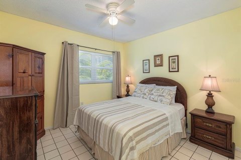 Condo in Saint Petersburg, Florida, 1 bedroom  № 2122182 - photo 19