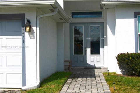 Villa ou maison à vendre à Port St. Lucie, Floride: 5 chambres, 268.21 m2 № 1961881 - photo 2