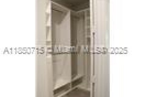 Villa ou maison à vendre à Port St. Lucie, Floride: 5 chambres, 268.21 m2 № 1961881 - photo 26