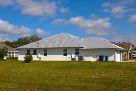 Villa ou maison à vendre à Port St. Lucie, Floride: 5 chambres, 268.21 m2 № 1961881 - photo 4