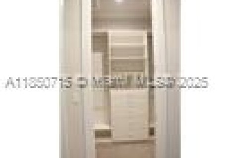 Villa ou maison à vendre à Port St. Lucie, Floride: 5 chambres, 268.21 m2 № 1961881 - photo 25