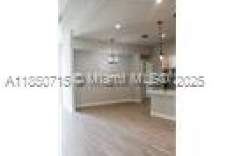 Villa ou maison à vendre à Port St. Lucie, Floride: 5 chambres, 268.21 m2 № 1961881 - photo 18