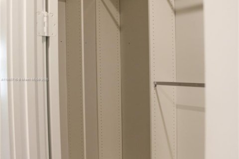 Villa ou maison à vendre à Port St. Lucie, Floride: 5 chambres, 268.21 m2 № 1961881 - photo 16