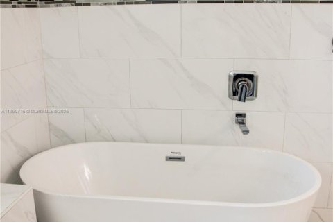 Villa ou maison à vendre à Port St. Lucie, Floride: 5 chambres, 268.21 m2 № 1961881 - photo 9