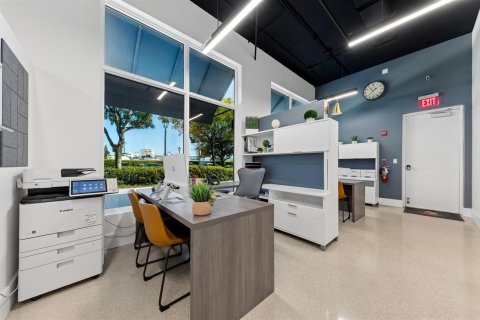 Commercial property in Lantana, Florida № 2187664 - photo 23