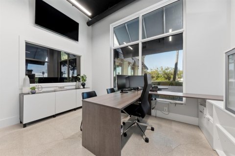 Commercial property in Lantana, Florida № 2187664 - photo 20