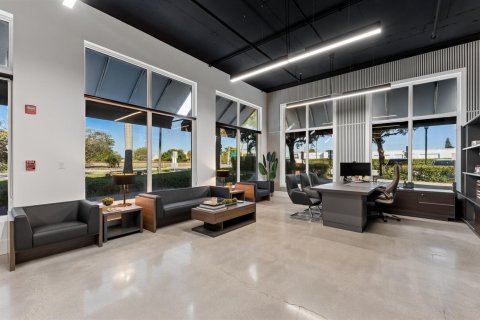 Commercial property in Lantana, Florida № 2187664 - photo 7
