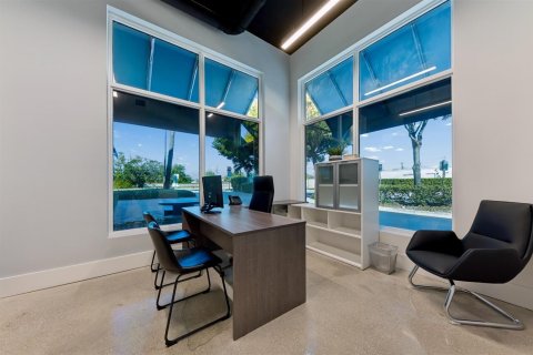 Commercial property in Lantana, Florida № 2187664 - photo 19