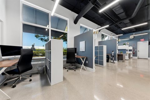 Commercial property in Lantana, Florida № 2187664 - photo 21