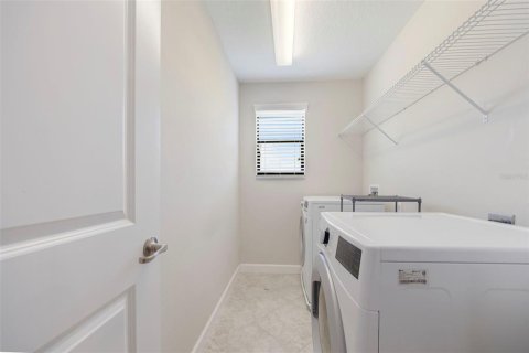 House in Wimauma, Florida 5 bedrooms, 290.32 sq.m. № 1886360 - photo 16
